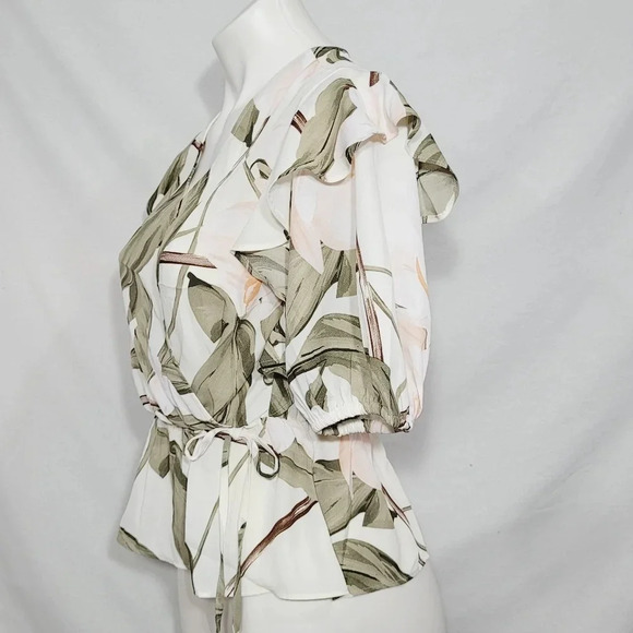 XS X-SMALL Express‎ Ruffled CrossOver Surplice Floral Blouse NWT - Picture 2 of 12